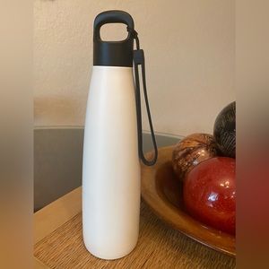 Stainless steel water bottle
